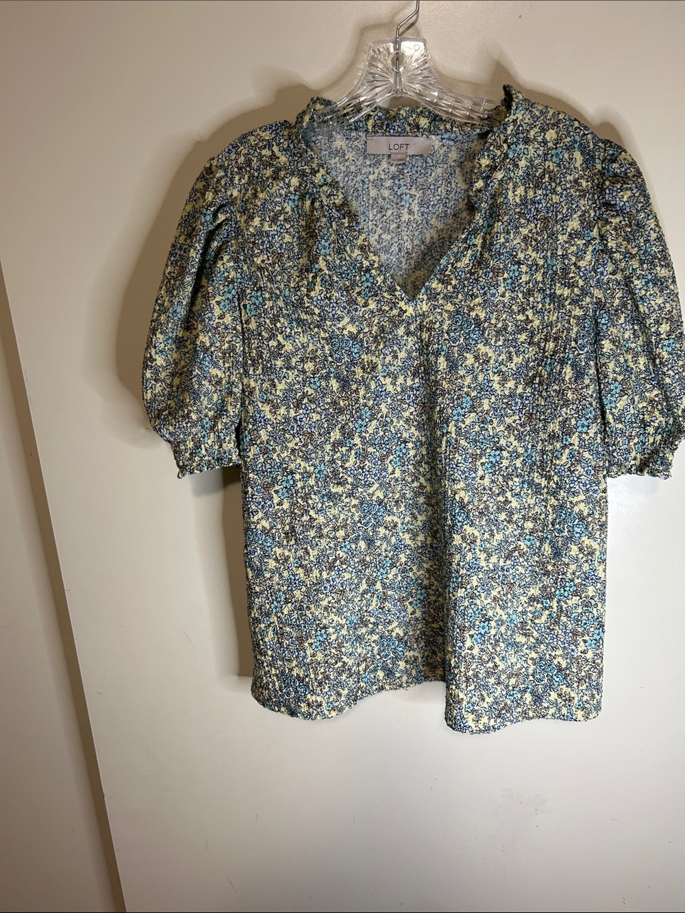 LOFT Blue and Cream Floral Puff-Sleeve V-Neck Blouse